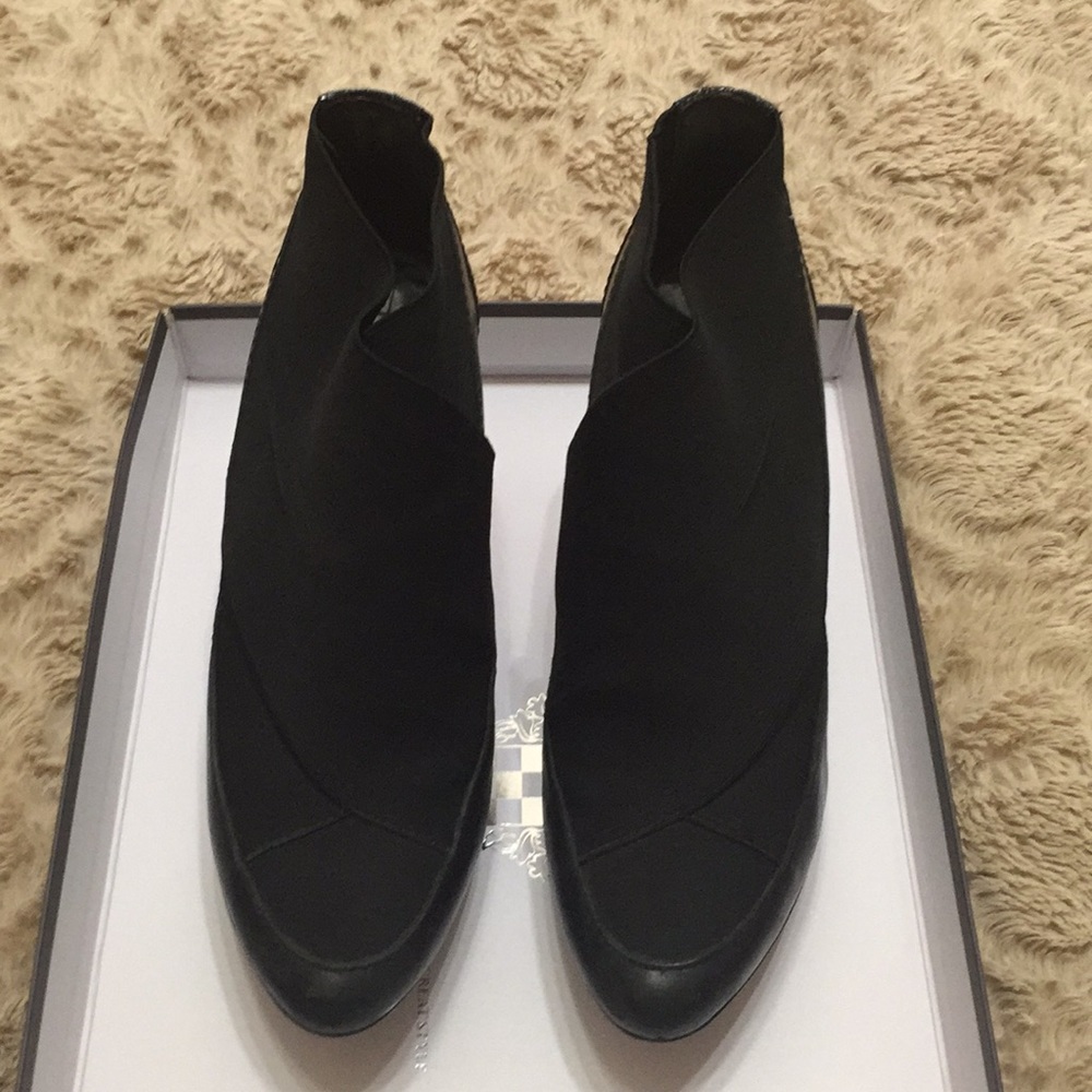 Bcbgmaxazari booties